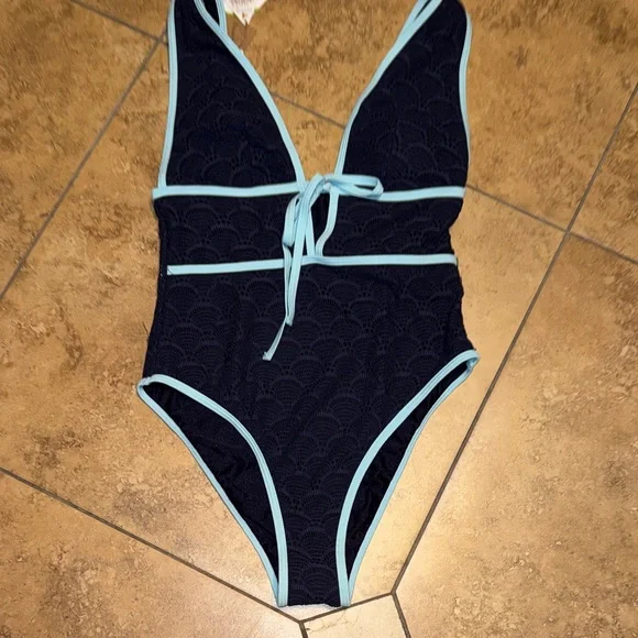 Berlook NWT medium And XL Blue V Neck Tie One-Piece Swimsuit - Picture 2 of 5